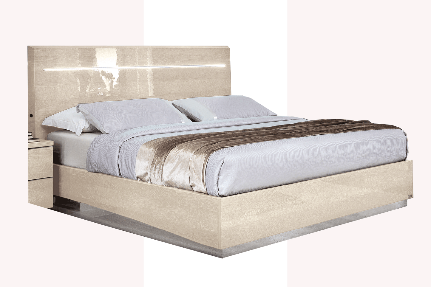Classic Ivory Queen Bed - 70 Inch