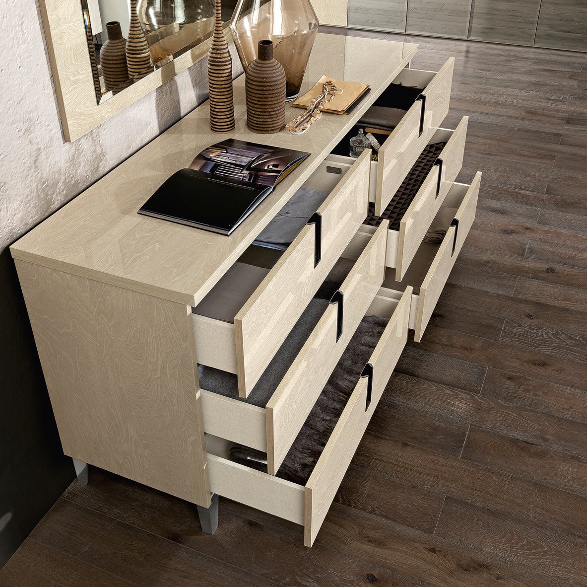 Complete Bedroom Setwith Walnut High Gloss Lacquer - 68 Inch