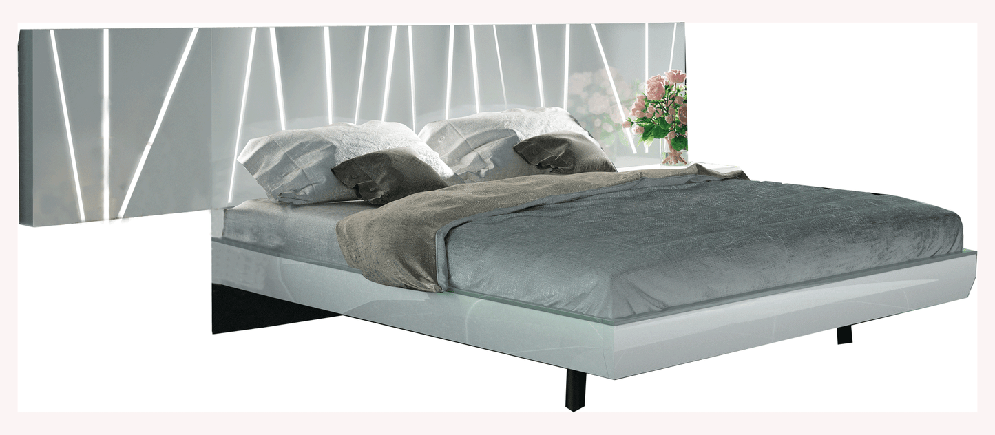 Classic Queen Bed - 109.44 Inch - 109.44x85.43 Inch